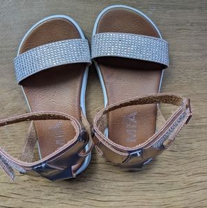 Mia toddler girl size 7